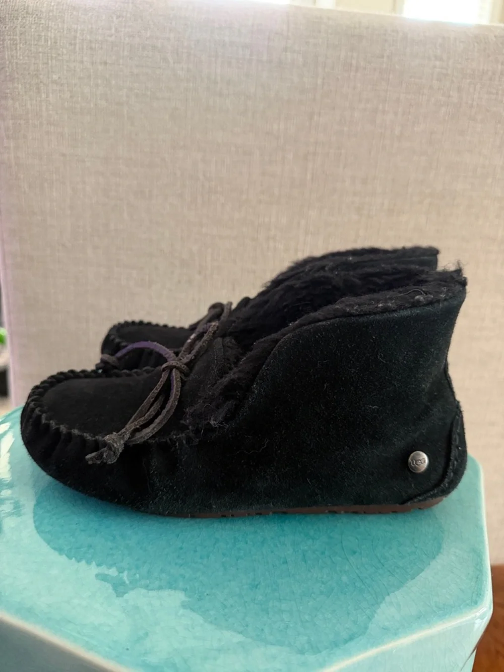 UGG Alena Black Suede Sheepskin Wool-lined Cuff Moccasin Shoes slippers Girls 3